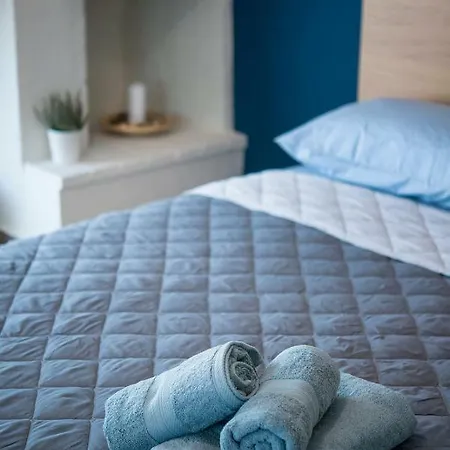 From The Top, Cozy Studio In The City Center Apartment