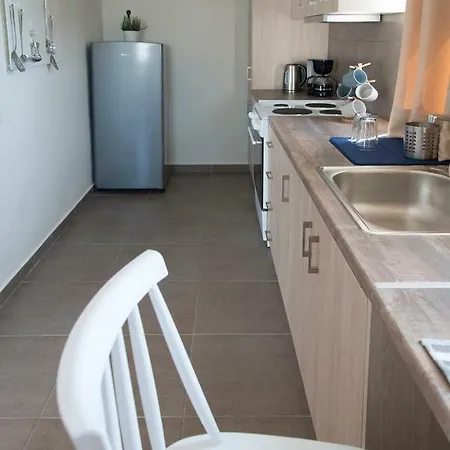 From The Top, Cozy Studio In The City Center Apartment *